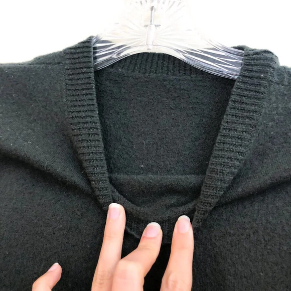 A.P.C. 100% Merino Wool Knit Crew Neck Green Distressed Crew Neck Sweater FLAWED - Picture 10 of 15